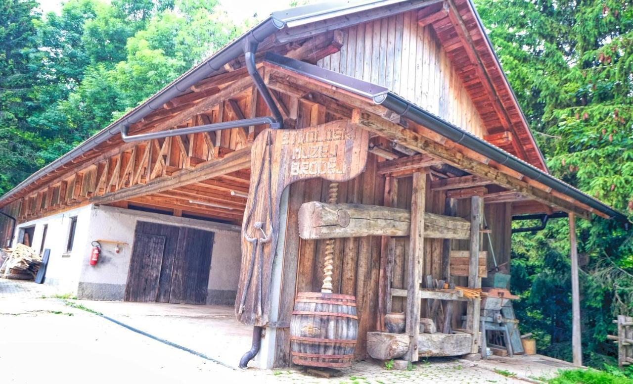 Отель Glamping Brodej Vitanje Экстерьер фото