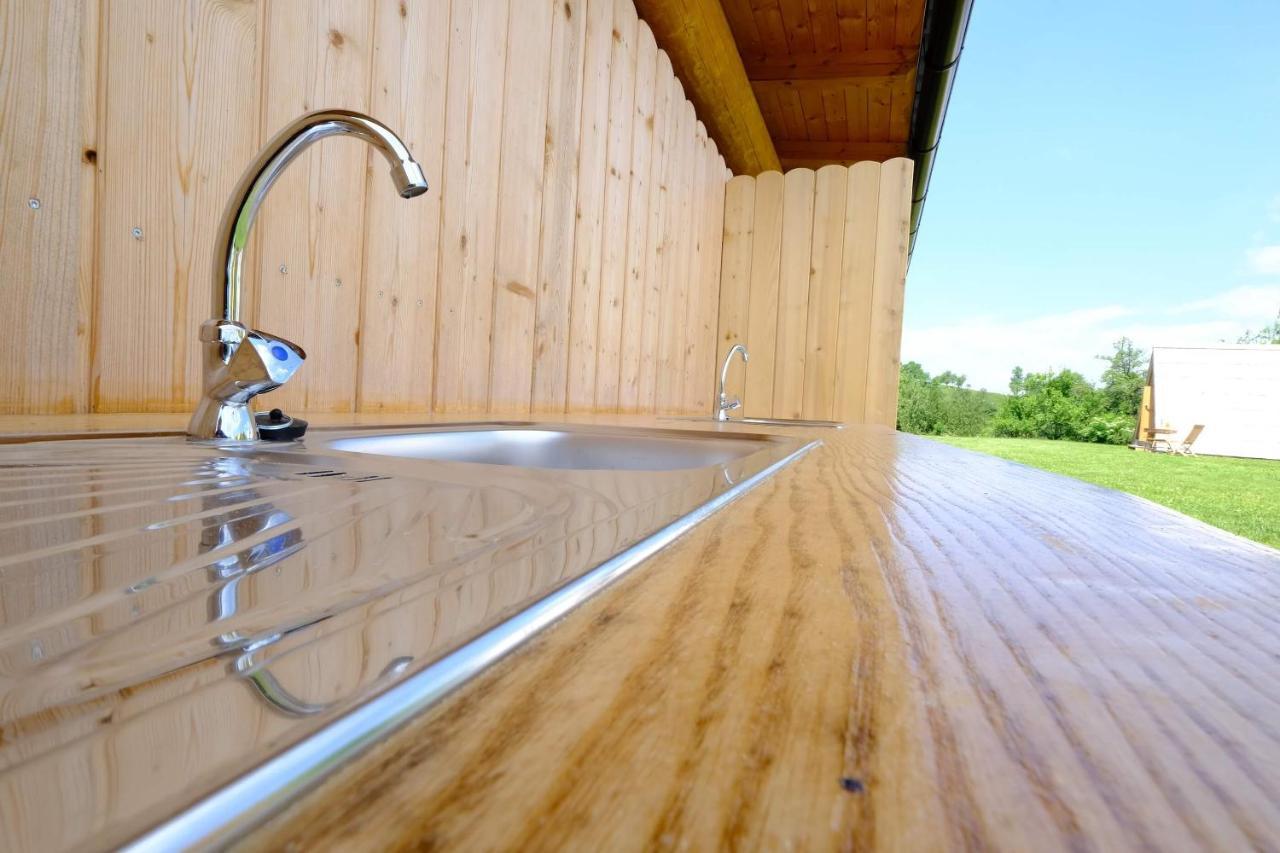 Отель Glamping Brodej Vitanje Экстерьер фото